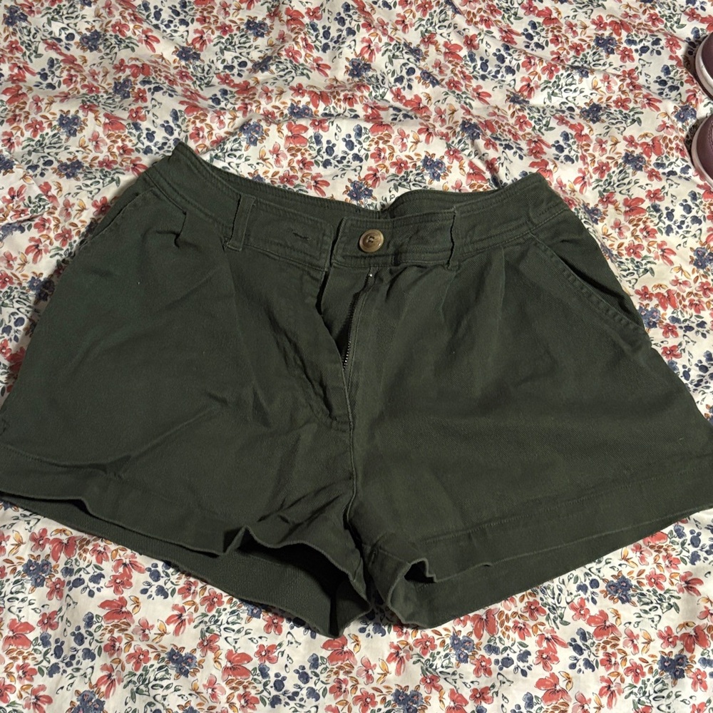 Francesca's Collections Dark Green Women's Cargo Shorts